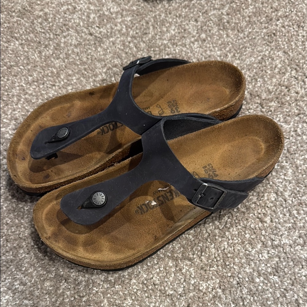 Birkenstock Black Gizeh Sandal. Size 39.